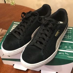 Puma black suede tennis shoes sz8